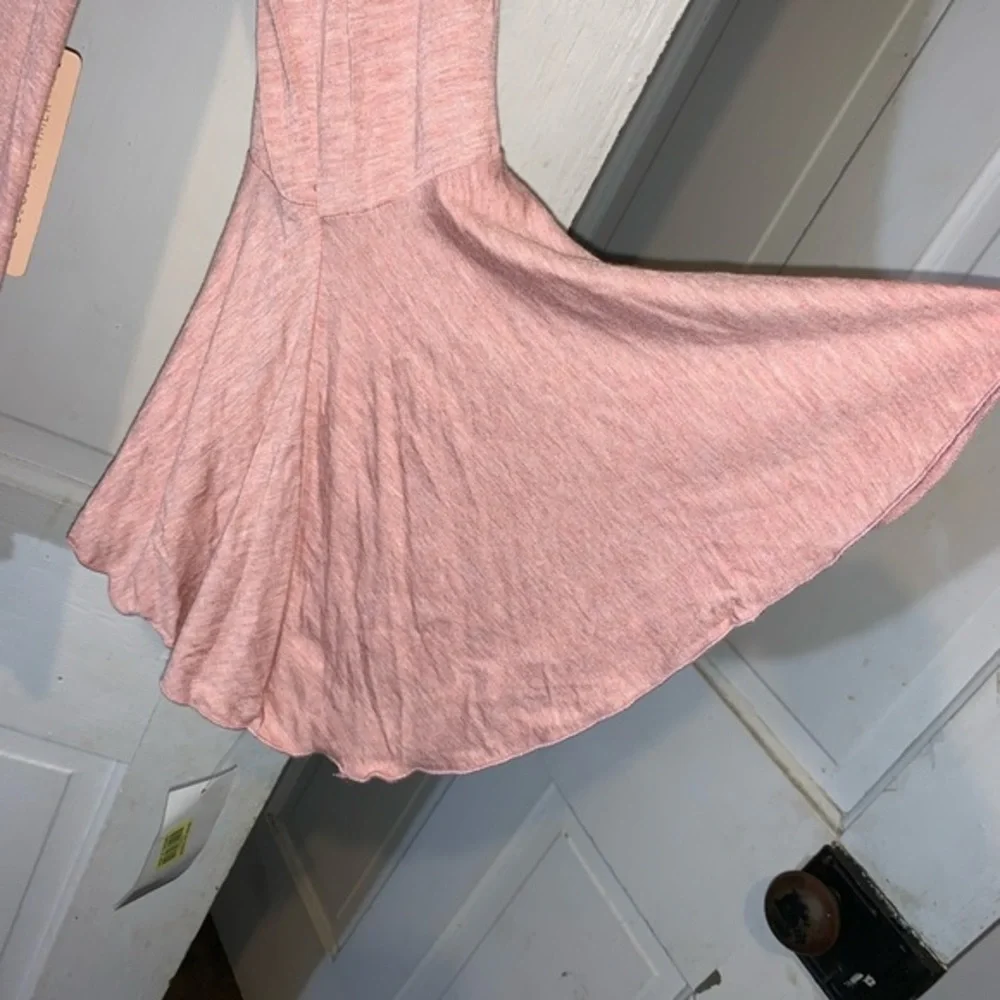 Gibson Latimer Soft Pink Bell Sleeve Long Sleeve Tunic Top - Picture 5 of 5